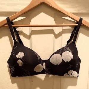 NWOT! Women’s Black Floral Wirefree Bra